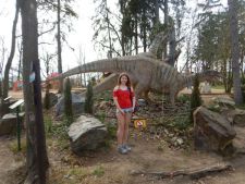 Verča s dinosaurem v Dinoparku