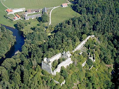 Z��cenina hradu D�v�� k�men, leteck� pohled, foto: Lubor Mr�zek