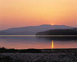 Lipensk pehrada, zpad slunce nad jezerem, foto: Libor Svek