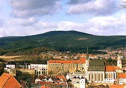 Panorama msta esk Krumlov, v pozad hora Kle