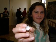 Adélka s keltskou mincí